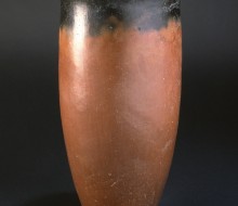 Vaso “a bocca nera” di forma troncoconica con bordo leggermente estroflesso
