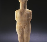 Idol, Folded-Arms Form