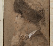 Ragazzo di profilo con cappello bordato di pelliccia