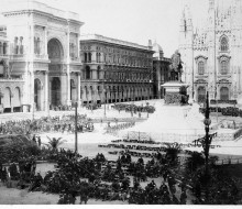 Moti del 1898 a Milano. Piazza del Duomo alla partenza dei soldati