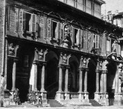 Palazzo delle Scuole Palatine in Piazza Mercanti a Milano