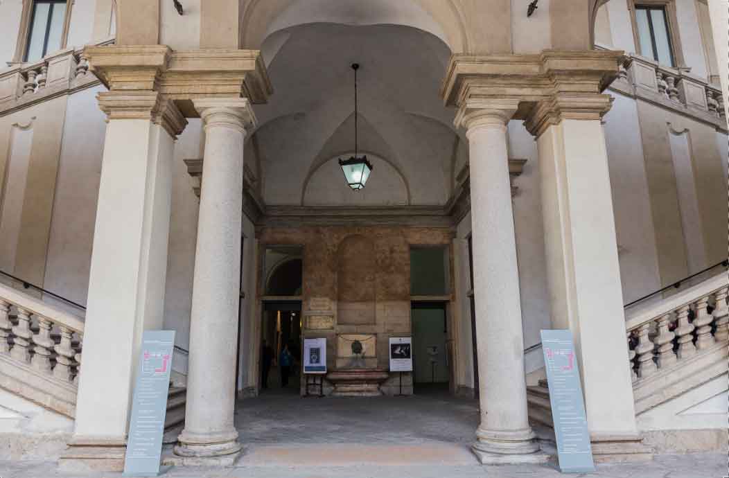 06 - Bookshop e fontana 