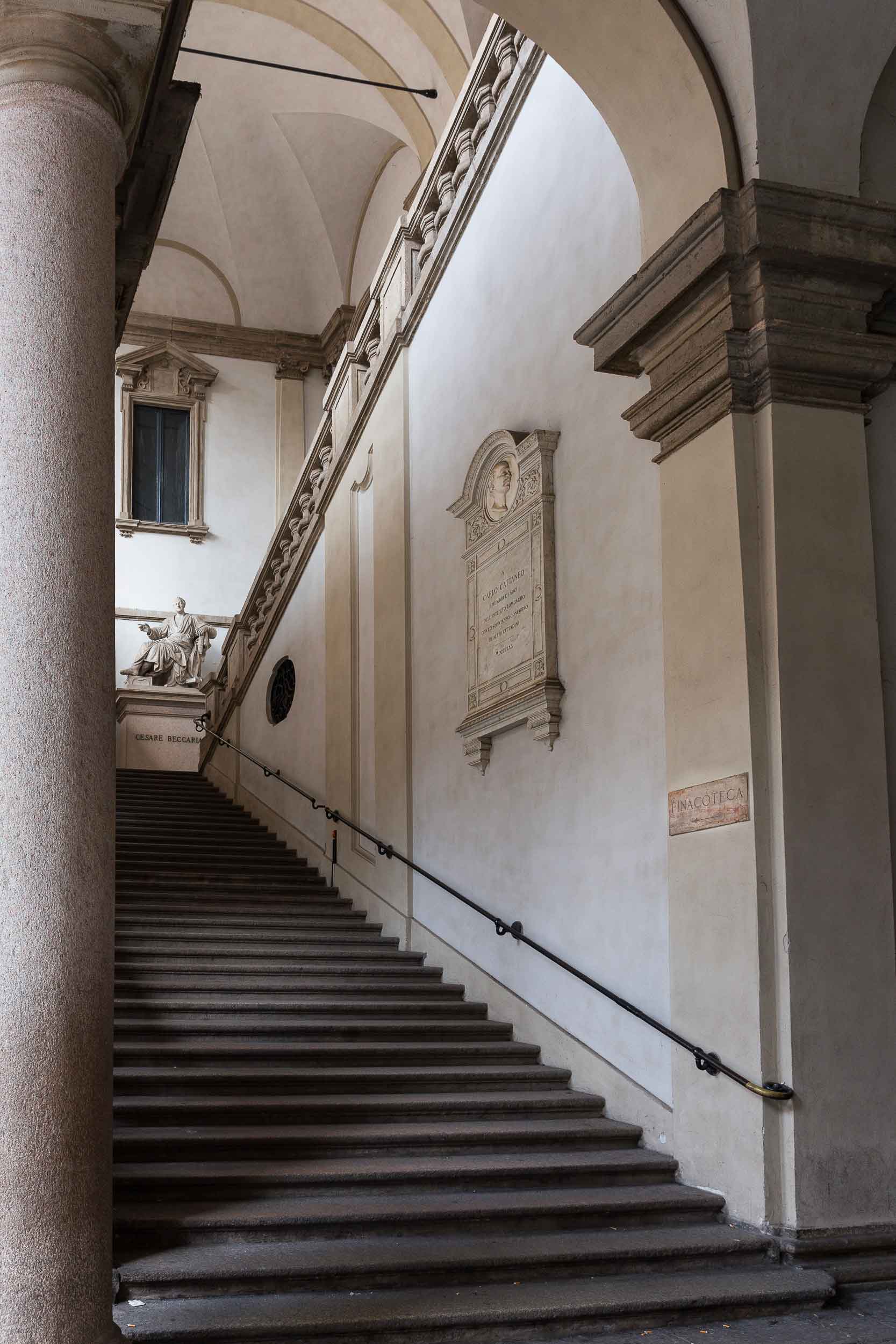 19 - Verso la Pinacoteca, accesso alternativo alla Pinacoteca e  in cima allo scalone