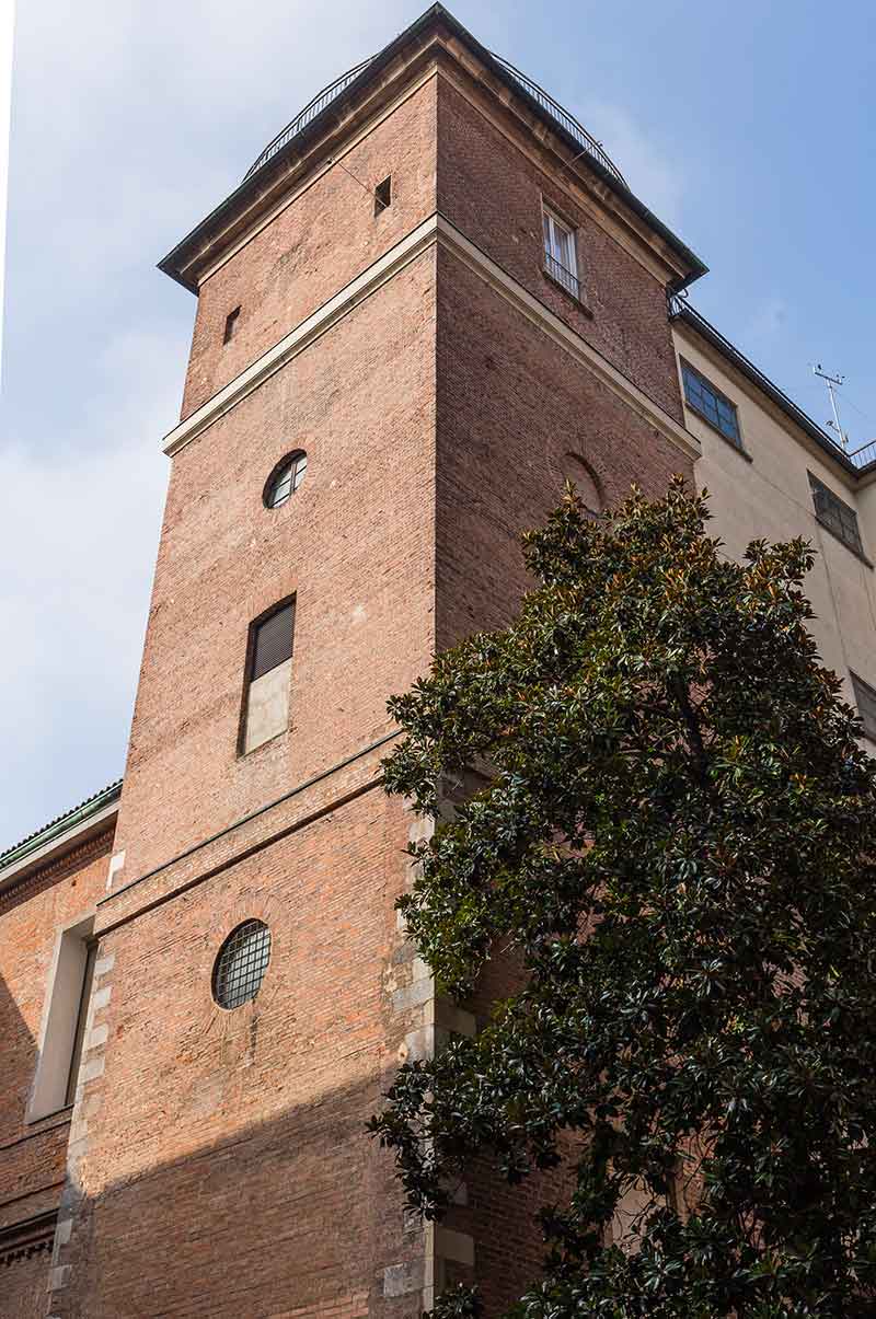 16 - Cortile della Magnolia  e corridoio dello studio di Hayez